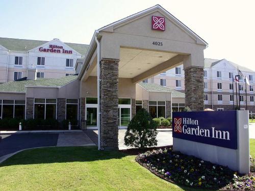 Hilton Garden Inn Fayetteville/Fort Bragg allows 18 year olds to book a room in Fayetteville