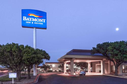 Baymont by Wyndham Amarillo East allows 18 year olds to book a room in Amarillo