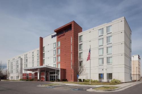 SpringHill Suites by Marriott Salt Lake City Airport allows 18 year olds to book a room in Salt Lake City