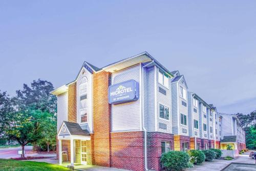 Microtel Inn & Suites Newport News allows 18 year olds to book a room in Newport News