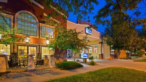 Best Western University Inn allows 18 year olds to book a room in Fort Collins