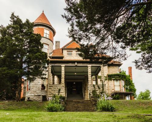 The Mansion at Elfindale allows 18 year olds to book a room in Springfield