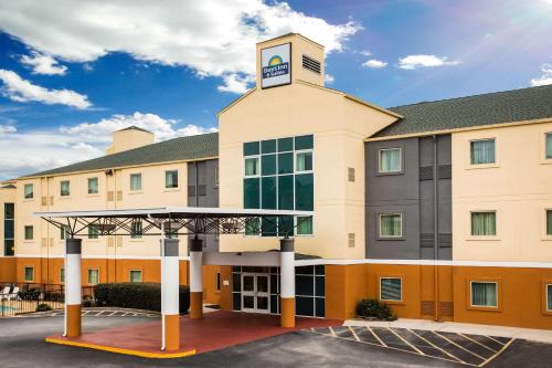 Days Inn & Suites by Wyndham Augusta Near Fort Gordon allows 18 year olds to book a room in Augusta