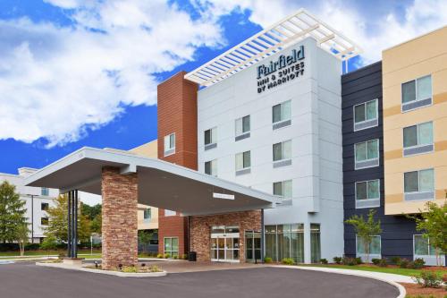 Fairfield Inn & Suites by Marriott Birmingham Colonnade allows 18 year olds to book a room in Birmingham