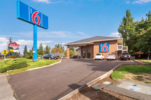 Motel 6-Vancouver, WA allows 18 year olds to book a room in Vancouver