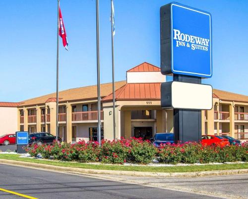 Rodeway Inn & Suites allows 18 year olds to book a room in Clarksville