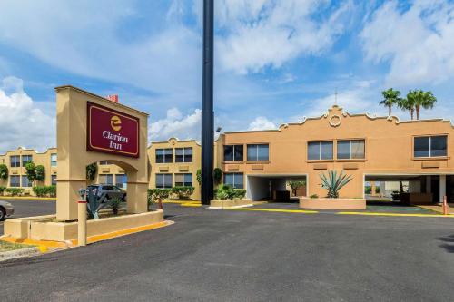 Clarion Inn near McAllen Airport allows 18 year olds to book a room in McAllen