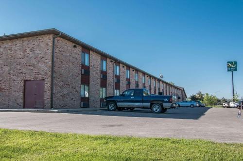 Quality Inn Grand Rapids South-Byron Center allows 18 year olds to book a room in Grand Rapids