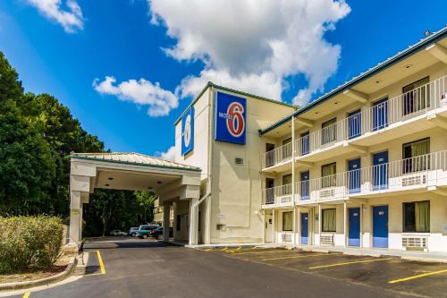 Motel 6-Raleigh, NC - Cary allows 18 year olds to book a room in Cary