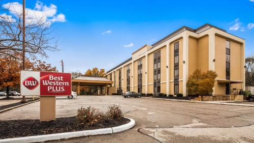 Best Western Plus Dayton Northwest allows 18 year olds to book a room in Dayton