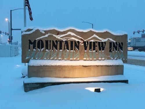 Mountain View Inn allows 18 year olds to book a room in Lakewood