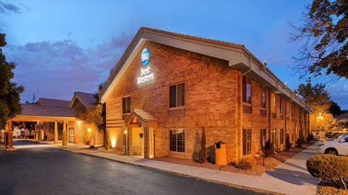 Best Western Denver Southwest allows 18 year olds to book a room in Lakewood