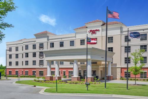 Hampton Inn Columbus/South-Fort Benning allows 18 year olds to book a room in Columbus 