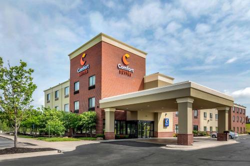 Comfort Suites Speedway - Kansas City allows 18 year olds to book a room in Kansas City