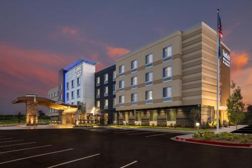 Fairfield Inn & Suites by Marriott Little Rock Airport allows 18 year olds to book a room in Little Rock