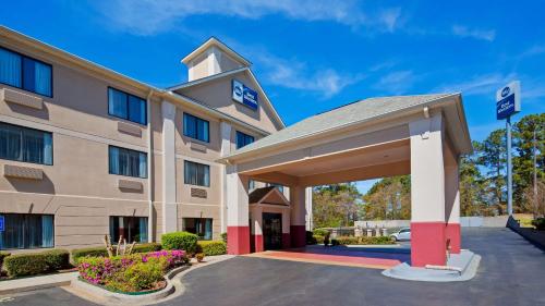 Best Western Augusta West allows 18 year olds to book a room in Augusta