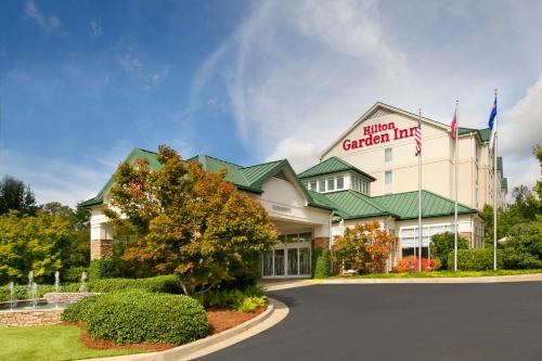 Hilton Garden Inn Columbus allows 18 year olds to book a room in Columbus 