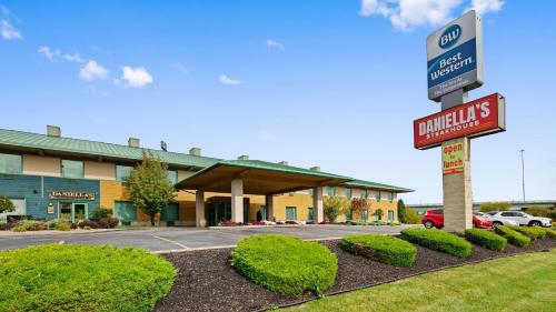 Best Western the Inn at the Fairgrounds allows 18 year olds to book a room in Syracuse