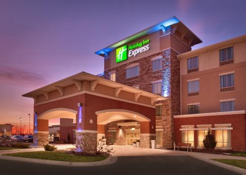 Holiday Inn Express & Suites Overland Park, an IHG Hotel allows 18 year olds to book a room in Overland Park