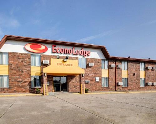 Econo Lodge Olathe - Kansas City allows 18 year olds to book a room in Olathe