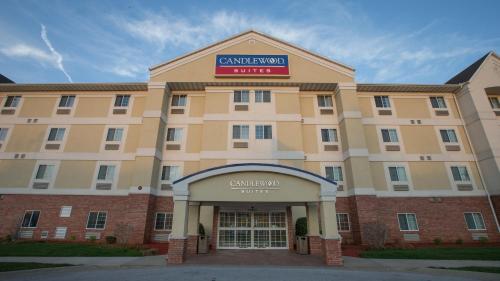 Candlewood Suites Springfield, an IHG Hotel allows 18 year olds to book a room in Springfield