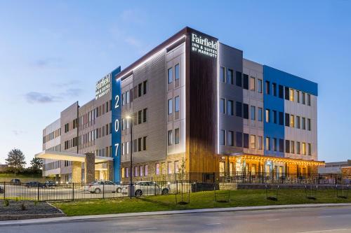 Fairfield Inn & Suites by Marriott Des Moines Downtown allows 18 year olds to book a room in Des Moines