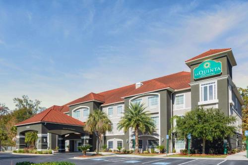 La Quinta by Wyndham Savannah Airport - Pooler allows 18 year olds to book a room in Savannah