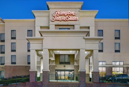 Hampton Inn & Suites Augusta West allows 18 year olds to book a room in Augusta