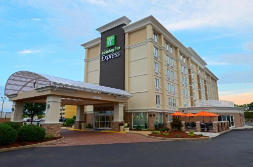 Holiday Inn Express Hotels- Hampton, an IHG Hotel allows 18 year olds to book a room in Hampton