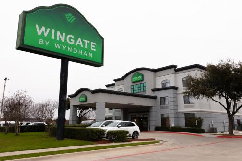 Wingate by Wyndham - DFW North allows 18 year olds to book a room in Irving