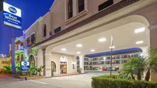 Best Western Pasadena Royale Inn & Suites allows 18 year olds to book a room in Pasadena