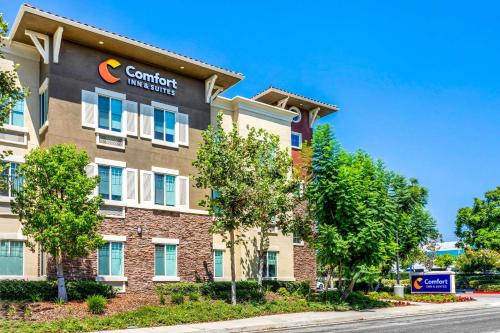 Comfort Inn & Suites Near Ontario Airport allows 18 year olds to book a room in Ontario