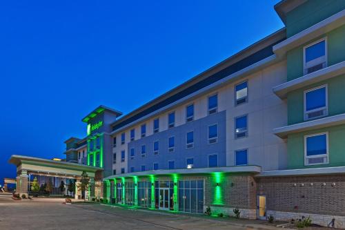 Holiday Inn - Amarillo East, an IHG Hotel allows 18 year olds to book a room in Amarillo