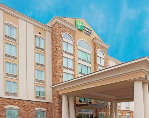 Holiday Inn Express & Suites Columbus at Northlake, an IHG Hotel allows 18 year olds to book a room in Columbus 