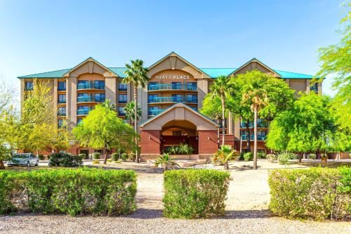 Hyatt Place Tempe Phoenix Airport allows 18 year olds to book a room in Tempe