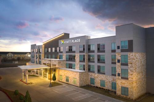 Hyatt Place Amarillo-West allows 18 year olds to book a room in Amarillo