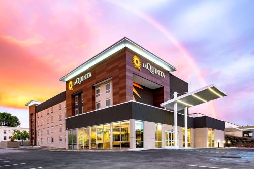 La Quinta Inn & Suites by Wyndham Spokane Downtown allows 18 year olds to book a room in Spokane