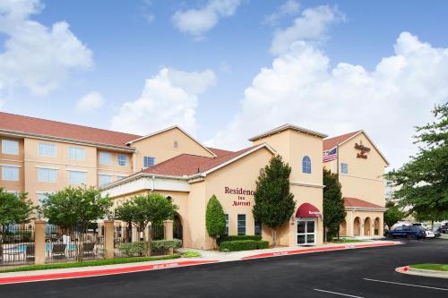 Residence Inn by Marriott Killeen allows 18 year olds to book a room in Killeen