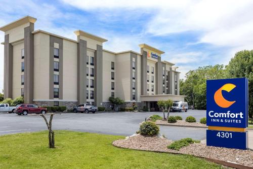 Comfort Inn & Suites Little Rock Airport allows 18 year olds to book a room in Little Rock