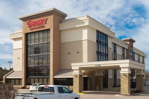 Drury Inn & Suites Springfield MO allows 18 year olds to book a room in Springfield