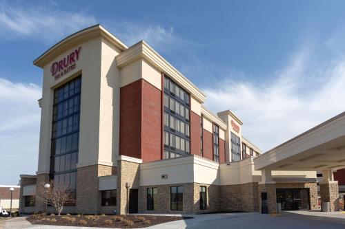 Drury Inn & Suites Overland Park allows 18 year olds to book a room in Overland Park