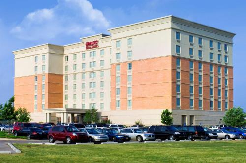 Drury Inn & Suites Montgomery allows 18 year olds to book a room in Montgomery