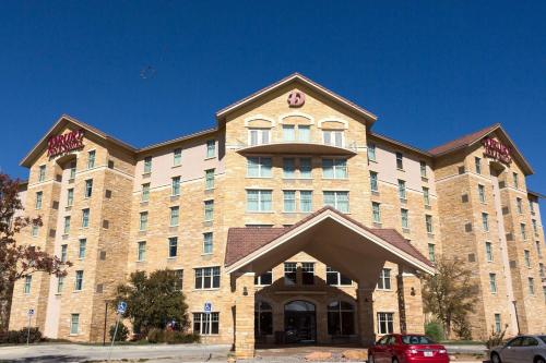 Drury Inn & Suites Amarillo allows 18 year olds to book a room in Amarillo