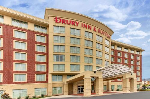 Drury Inn & Suites Knoxville West allows 18 year olds to book a room in Knoxville