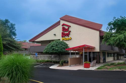 Red Roof Inn PLUS+ West Springfield allows 18 year olds to book a room in Springfield