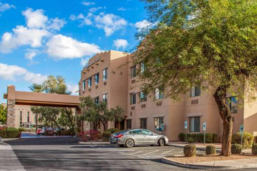 Comfort Suites Old Town allows 18 year olds to book a room in Scottsdale