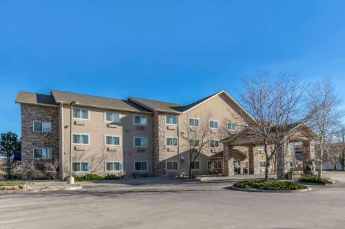 Comfort Inn Fort Collins North allows 18 year olds to book a room in Fort Collins