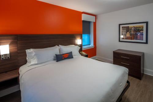 Collegian Hotel & Suites, Trademark Collection by Wyndham allows 18 year olds to book a room in Syracuse