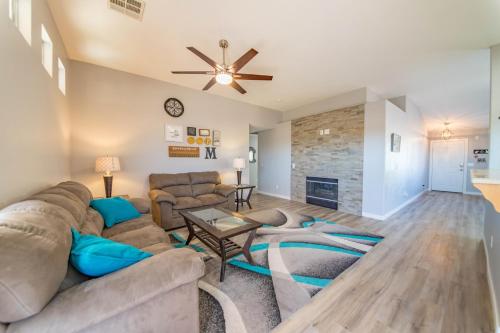 Gorgeous Las Vegas home with RV parking allows 18 year olds to book a room in North Las Vegas