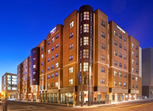 Courtyard by Marriott Syracuse Downtown at Armory Square allows 18 year olds to book a room in Syracuse